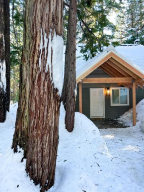 Cozy Cabin w/ Hot tub